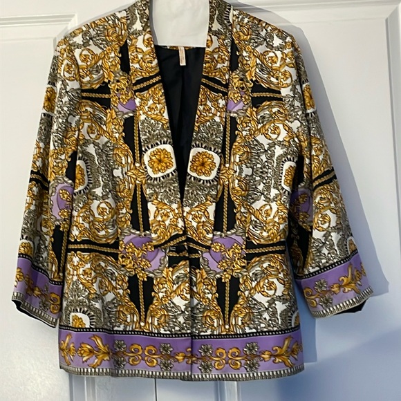 Chanel style blazer with all-over arabesque designs - Picture 1 of 8